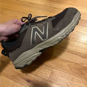 New Balance Men's Brown and Black Athletic Shoes